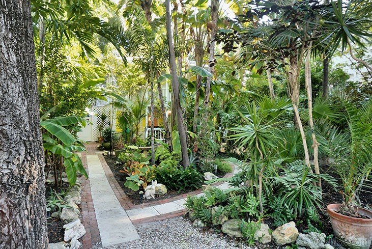 Butterfly Garden | Vacation Rental As Low As $3300/mo